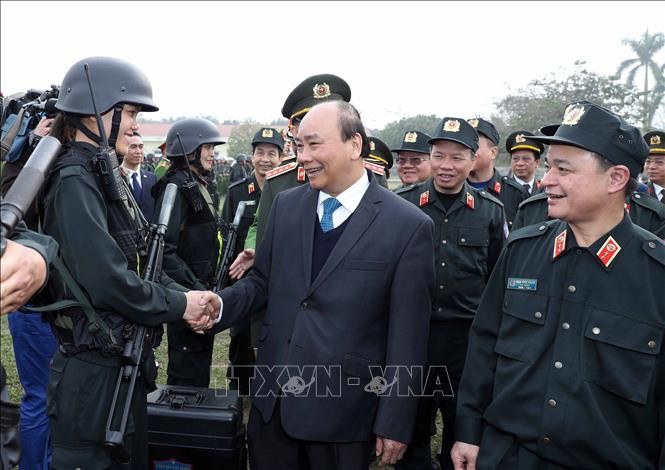 Thủ tướng Nguyễn Xuân Phúc kiểm tra công tác sẵn sàng chiến đấu của lực lượng Cảnh sát cơ động - ảnh 1