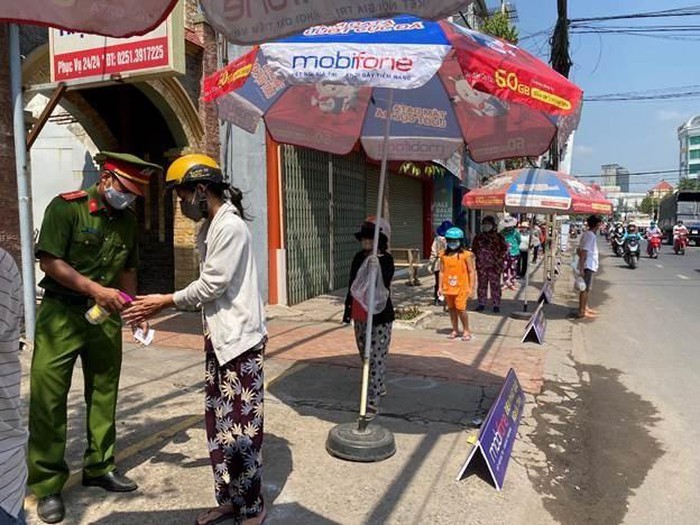 Mobifone phát gạo miễn phí cho người nghèo ở Đồng Nai - ảnh 1