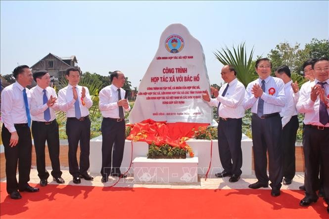 Thủ tướng Nguyễn Xuân Phúc cắt băng Khánh thành Công trình “Hợp tác xã với Bác Hồ” - ảnh 1