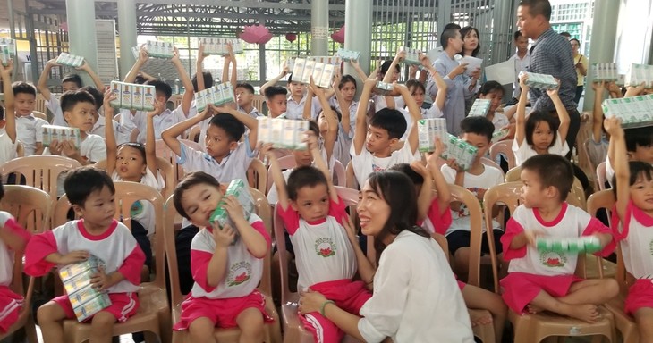 Hơn 82 nghìn ly sữa “Vươn cao Việt Nam” đến với trẻ em khó khăn tỉnh Thừa Thiên - Huế - ảnh 1