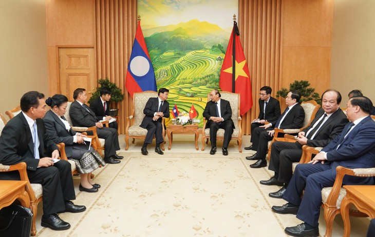 Thủ tướng Nguyễn Xuân Phúc tiếp Thủ tướng Lào - ảnh 1