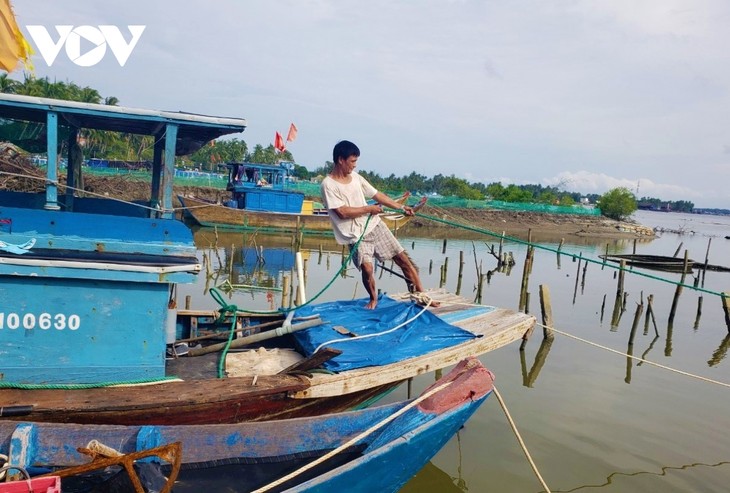 Các tỉnh Nam Trung Bộ khẩn trương sơ tán người dân, neo thuyền tránh bão Molave - ảnh 2