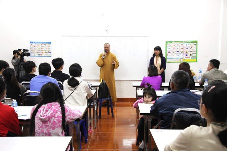 Chùa Phật Tích tại Lào mở khóa học ngôn ngữ miễn phí cho người Việt - ảnh 1