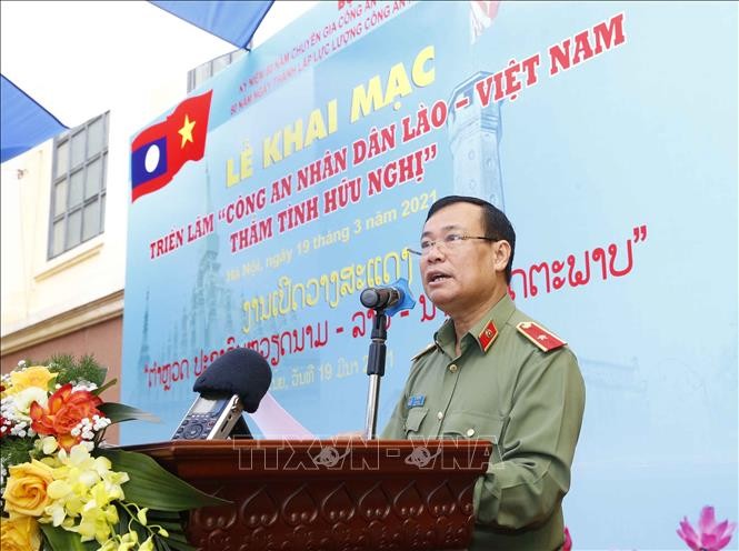 Triển lãm Công an nhân dân Lào-Việt-Thắm tình hữu nghị - ảnh 1