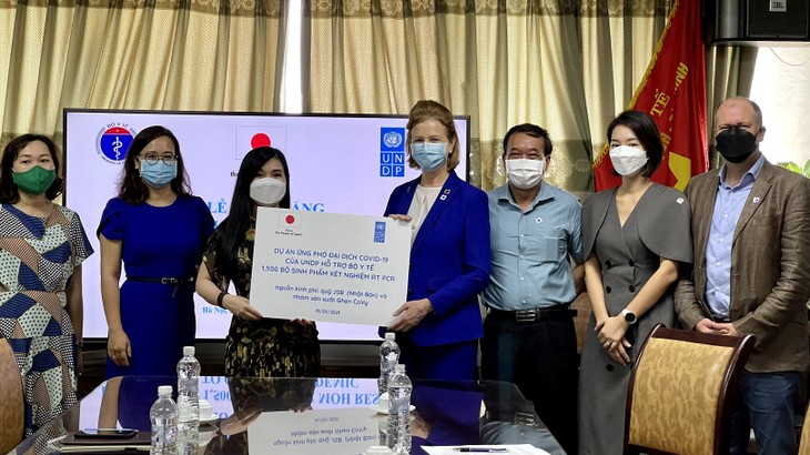 UNDP cung cấp hơn 1500 bộ sinh phẩm xét nghiệm RT PCR cho Việt Nam - ảnh 1