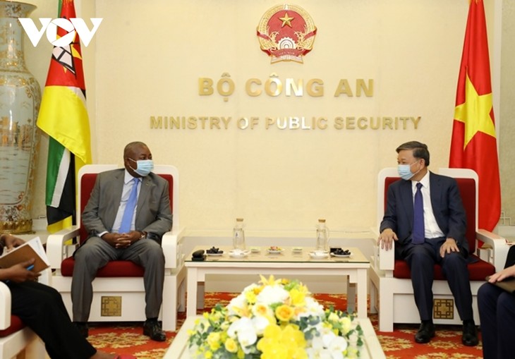 Bộ trưởng Bộ Công an Tô Lâm tiếp Đại sứ Mozambique tại Việt Nam - ảnh 1