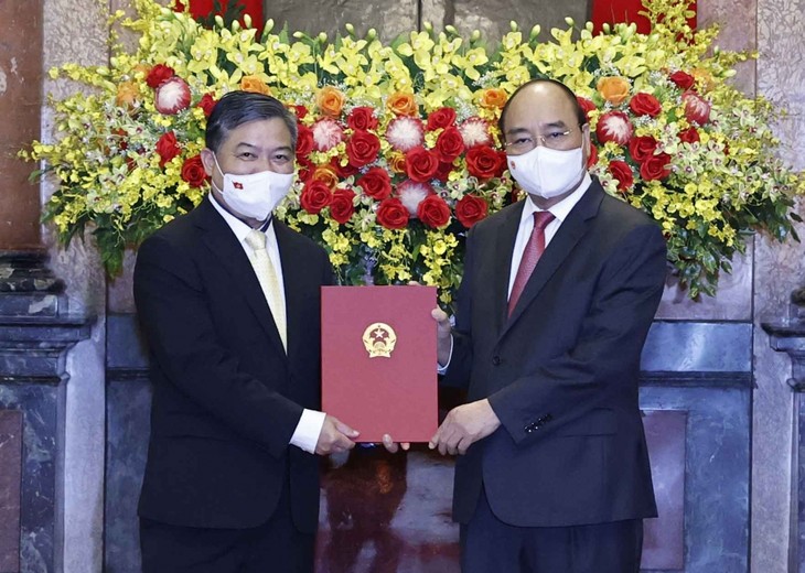 Chủ tịch nước Nguyễn Xuân Phúc trao Quyết định về nhân sự - ảnh 1