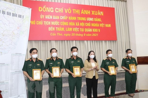 Phó Chủ tịch nước Võ Thị Ánh Xuân làm việc với Quân khu 9 - ảnh 1