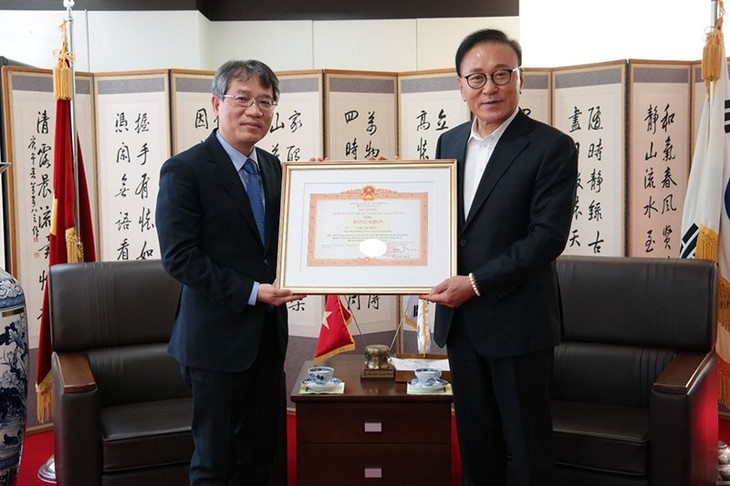 Trao bằng khen của Thủ tướng Chính phủ tặng Tổng lãnh sự danh dự Việt Nam tại khu vực Busan-Gyeongnam, Hàn Quốc - ảnh 1