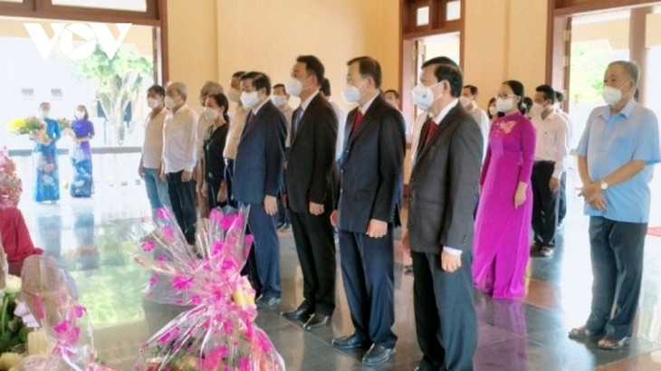 Dâng hương kỷ niệm 99 năm Ngày sinh Thủ tướng Chính phủ Võ Văn Kiệt - ảnh 1