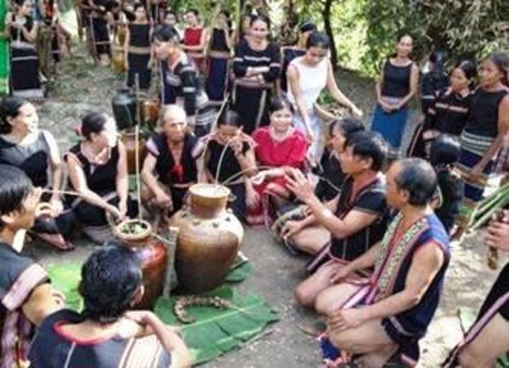 Lễ tạ ơn của đồng bào dân tộc Ba Na, huyện K'Bang, tỉnh Gia Lai - ảnh 1