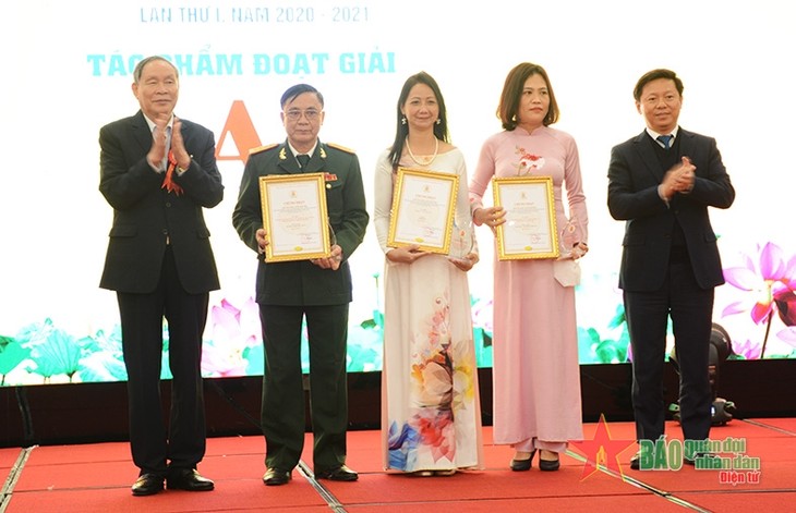 33 tác phẩm xuất sắc được trao giải báo chí về đề tài thảm họa da cam ở Việt Nam - ảnh 1
