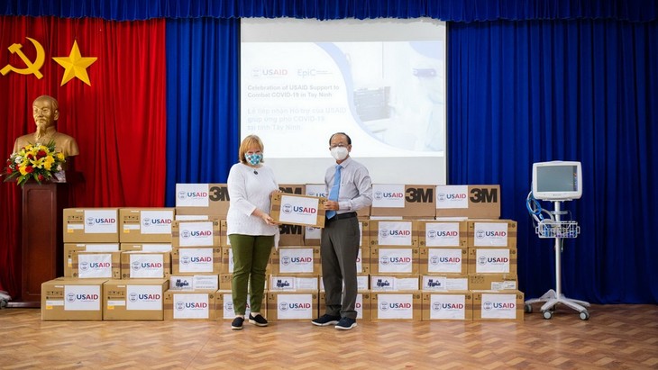 USAID trao tặng trang thiết bị phòng chống COVID-19 cho Sở Y tế tỉnh Tây Ninh - ảnh 1
