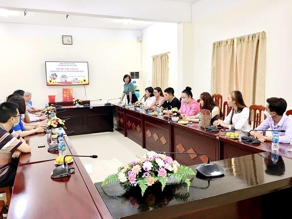 Đại học Hải Dương gặp mặt, tặng quà sinh viên Lào nhân dịp Bunbimay - ảnh 3