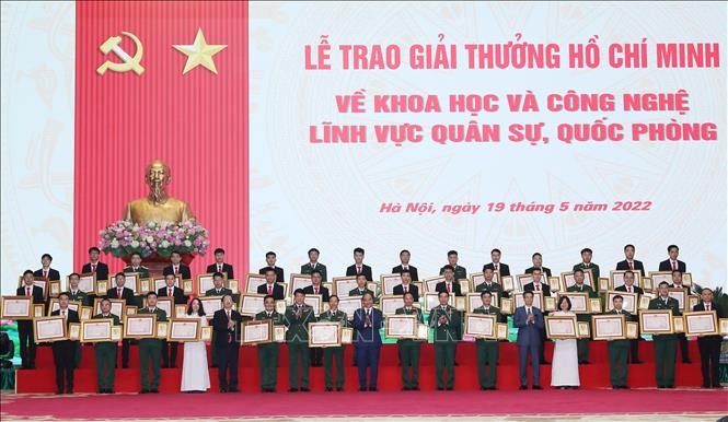 Chủ tịch nước trao Giải thưởng Hồ Chí Minh về khoa học và công nghệ lĩnh vực quân sự, quốc phòng - ảnh 1