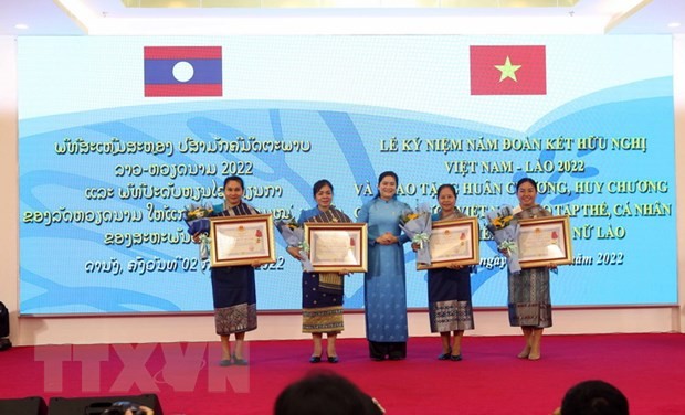 Tặng Huân, Huy chương cho tập thể, cá nhân Hội Liên hiệp Phụ nữ Lào - ảnh 1