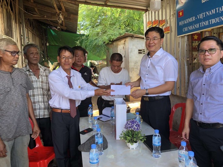 Thứ trưởng Phạm Quang Hiệu thăm hỏi, gặp gỡ cộng đồng người gốc Việt tại Campuchia - ảnh 4