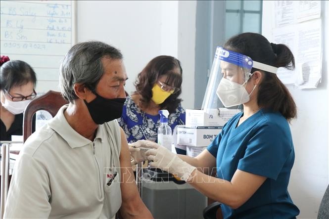 Trong ngày 12/10, Việt Nam có thêm 406 bệnh nhân được công bố khỏi bệnh - ảnh 1