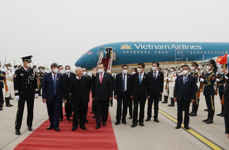 Tổng Bí thư Nguyễn Phú Trọng đến sân bay Bắc Kinh, bắt đầu thăm Trung Quốc - ảnh 1