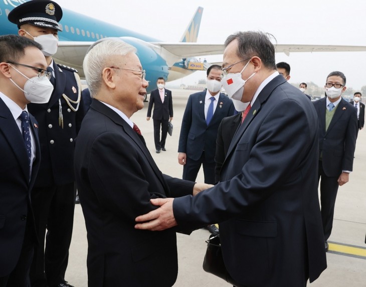 Tổng Bí thư Nguyễn Phú Trọng đến sân bay Bắc Kinh, bắt đầu thăm Trung Quốc - ảnh 6