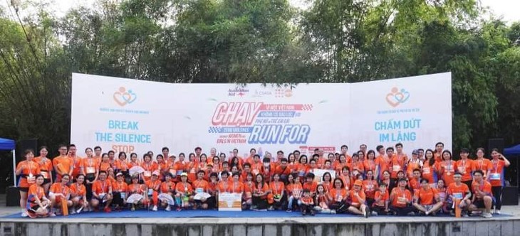 Thanh niên Việt Nam tham gia giải chạy để nói “KHÔNG” với bạo lực với phụ nữ và trẻ em gái - ảnh 1