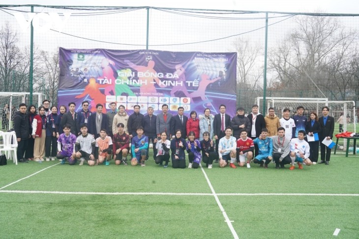 Khai mạc giải bóng đá “Tài chính - kinh tế 2023” của sinh viên Việt Nam tại Nga - ảnh 2