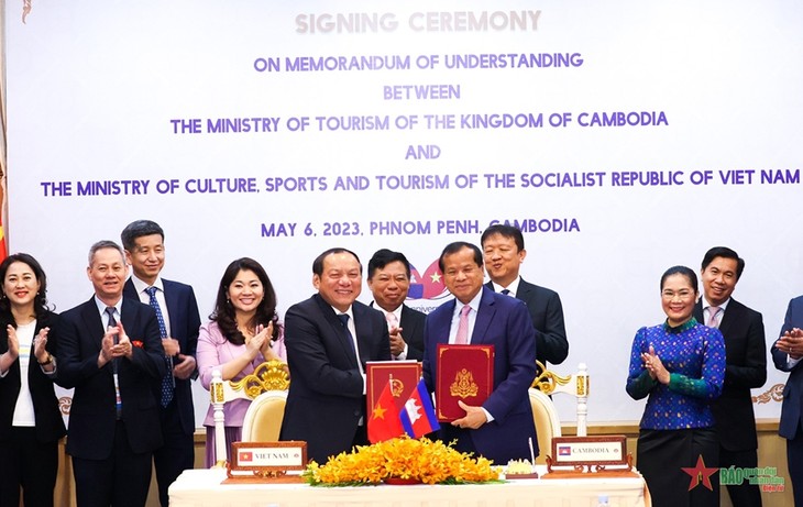 Việt Nam và Campuchia ký bản ghi nhớ về hợp tác du lịch - ảnh 1