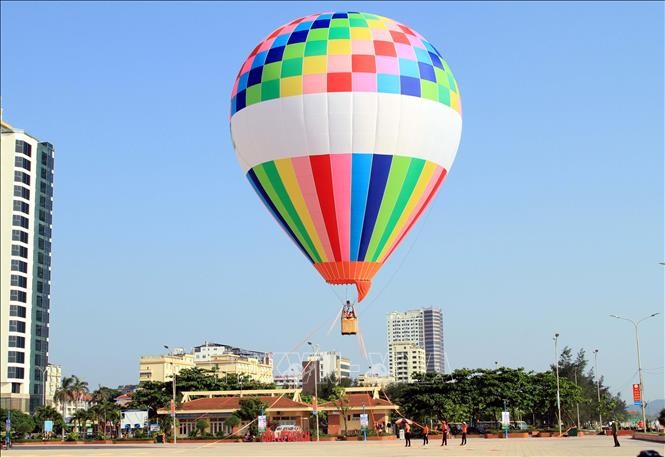 Khai mạc Festival khinh khí cầu “Flyup Việt Nam - Cửa Lò 2023” - ảnh 1