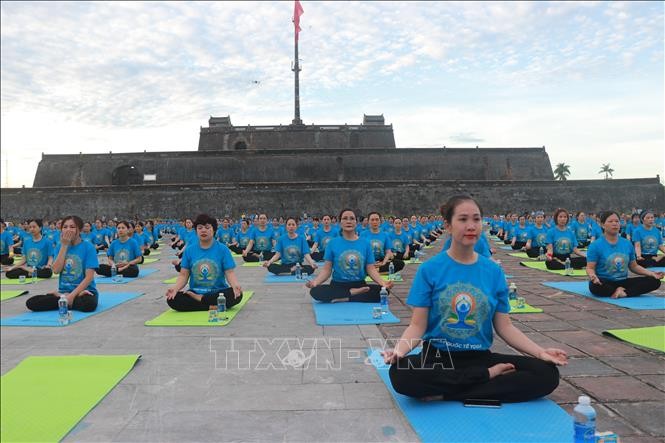 Sôi nổi ngày Quốc tế Yoga tại các địa phương - ảnh 1