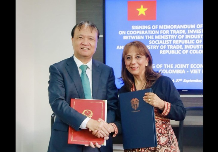 Việt Nam và Colombia ký Bản ghi nhớ về hợp tác thương mại, đầu tư và công nghiệp - ảnh 1