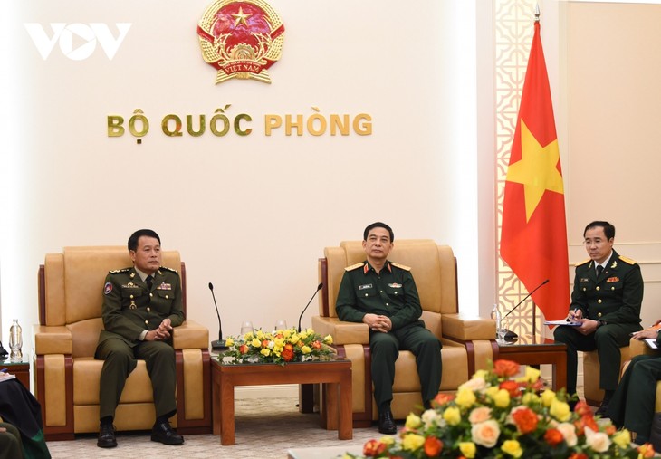 Tổng tư lệnh Quân đội Hoàng gia Campuchia thăm chính thức Việt Nam - ảnh 2