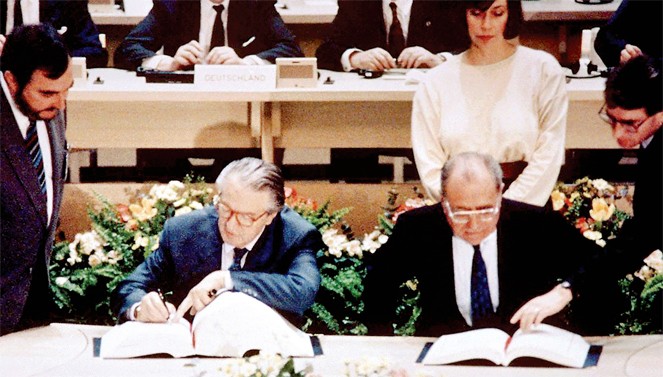 Liên minh châu Âu và thách thức đổi mới 30 năm sau Hiệp ước Maastricht - ảnh 1