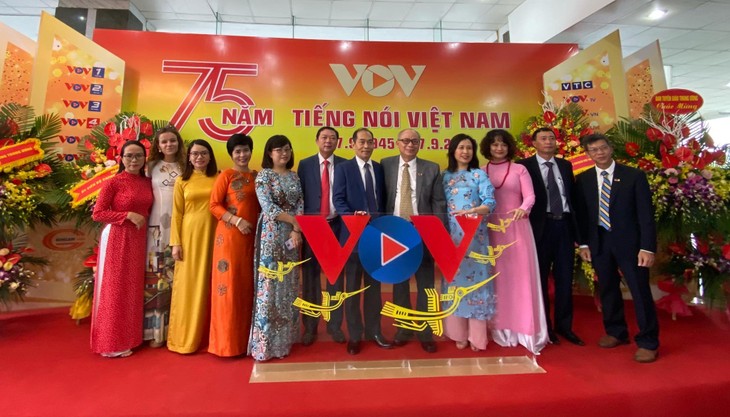 Phát thanh tiếng Lào vun đắp tình hữu nghị Việt Nam - Lào - ảnh 6