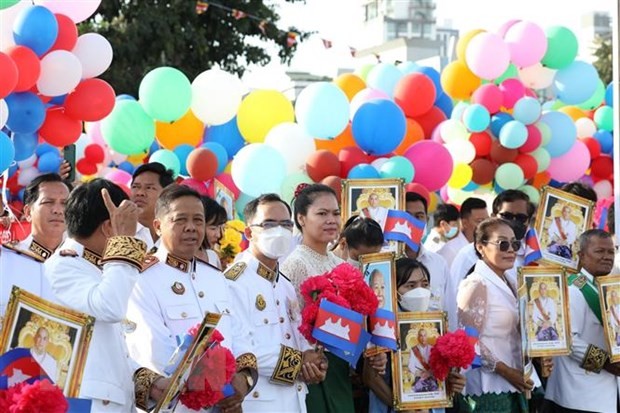 Việt Nam chúc mừng kỷ niệm 70 năm Ngày Độc lập Vương quốc Campuchia - ảnh 1