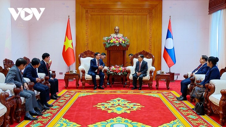 Chủ tịch Quốc hội Vương Đình Huệ thăm các vị nguyên lãnh đạo cấp cao của Lào - ảnh 1