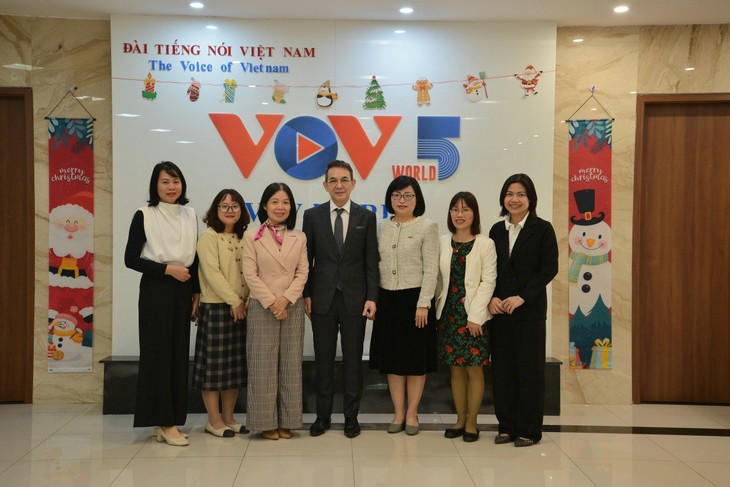 Đại sứ Thái Lan tại Việt Nam thăm Ban đối ngoại Đài TNVN VOV5 - ảnh 1