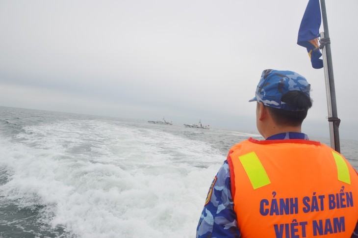 Cảnh sát biển hai nước Việt Nam - Trung Quốc tuần tra chung trên vùng biển giáp ranh - ảnh 1