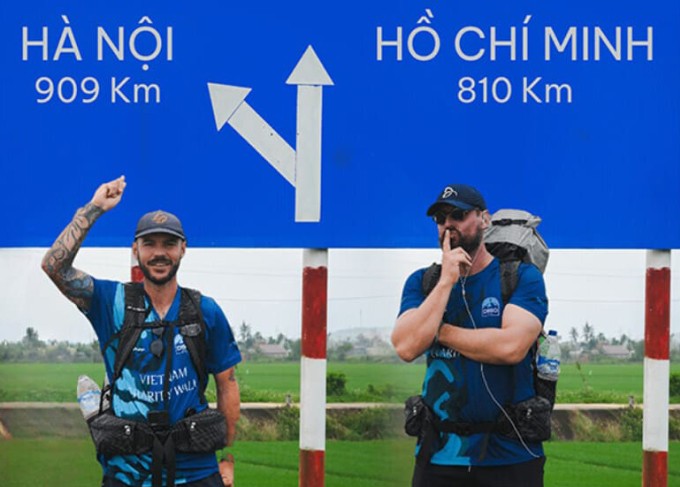 Đi bộ vì sự thay đổi: Hành trình 2.000km gây quỹ cho trẻ nghèo Việt Nam  - ảnh 1