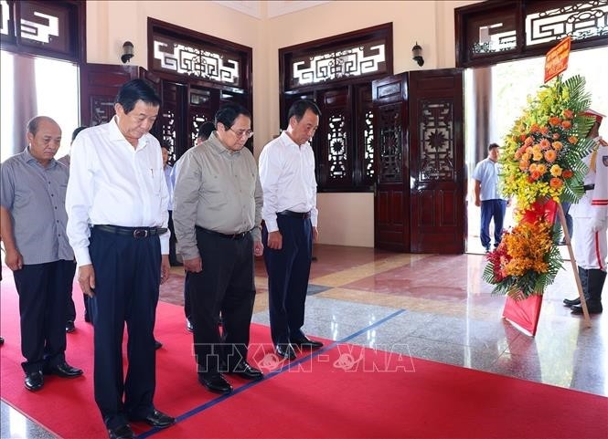 Thủ tướng Phạm Minh Chính dâng hương tưởng nhớ Chủ tịch Hội đồng Bộ trưởng Phạm Hùng và Thủ tướng Võ Văn Kiệt - ảnh 1