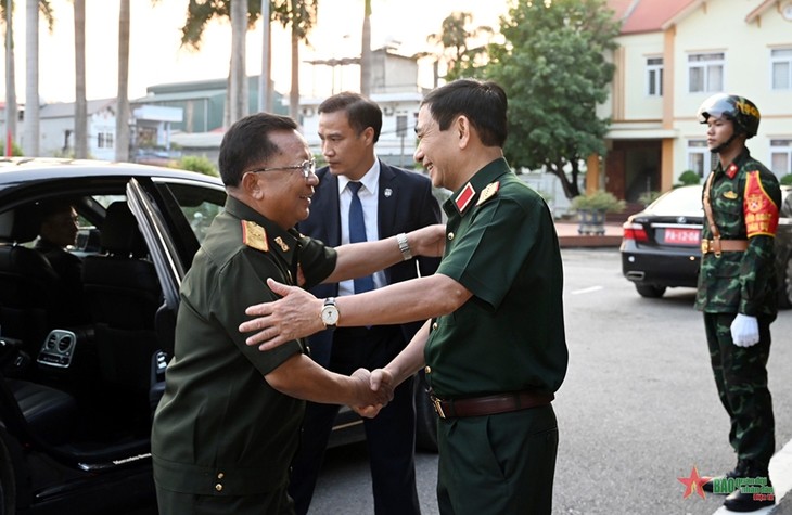 Đại tướng Phan Văn Giang tiếp Phó thủ tướng, Bộ trưởng Bộ Quốc phòng Lào - ảnh 1
