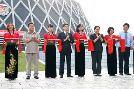 Во Вьетнаме продолжаются мероприятия в честь 60-летия победы под Диенбиенфу - ảnh 1