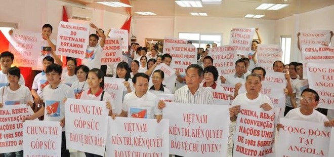 Вьетнамцы в Анголе и Кипре организовали митинги в знак протеста против действий Китая - ảnh 1