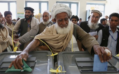 Кандидат Ашраф Гани пока лидирует на президентских выборах в Афганистане - ảnh 1