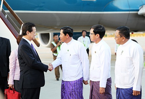 Премьер-министр СРВ Нгуен Тан Зунг прибыл в Нейпьидо для участия в 25-м саммите АСЕАН - ảnh 1