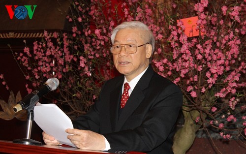 Генсек ЦК КПВ Нгуен Фу Чонг поздравил действующих и бывших руководителей страны - ảnh 1