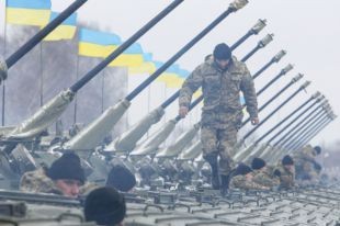 Украина признала повторное применение тяжелого оружия - ảnh 1