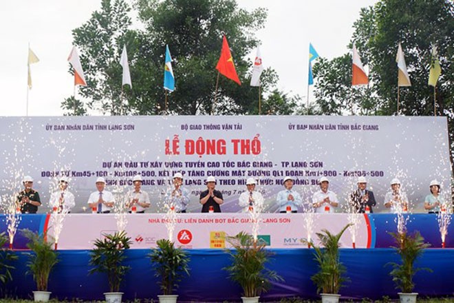 Вице-премьер Вьетнама участвовал в церемонии начала строительства скоростной дороги Бакзянг-Лангшон - ảnh 1