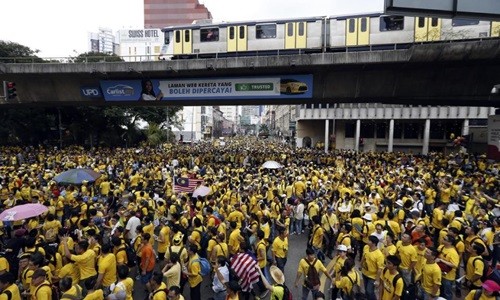 Тысячи протестующих потребовали отставки премьера Малайзии  - ảnh 1