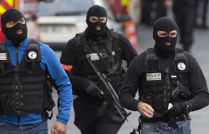 Установлена личность подозреваемого в причастности к терактам в Париже  - ảnh 1