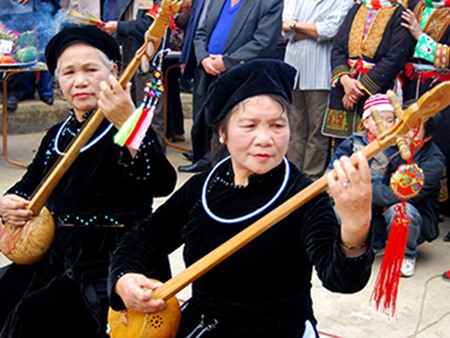 Своеобразный жанр ритуального пения «Тхен» народности Нунг - ảnh 1